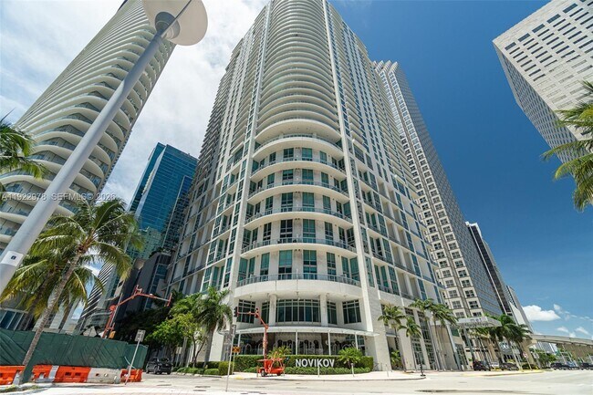 Foto del edificio - 300 S Biscayne Blvd