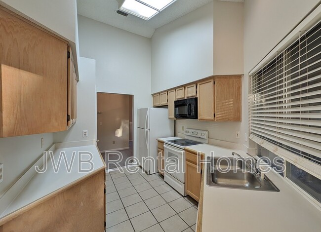 Photo - 466 Oldfield Dr House