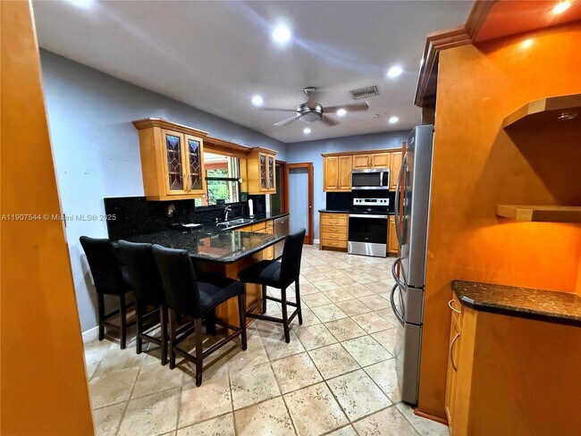 Foto del edificio - 1915 Country Club Prado