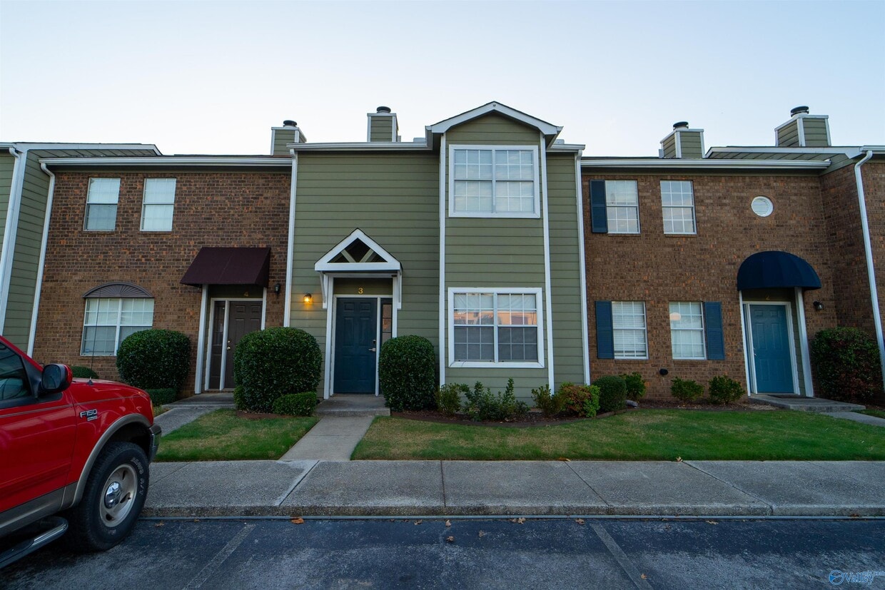 11112 S Memorial Pkwy, Huntsville, AL 35803 Townhome Rentals in