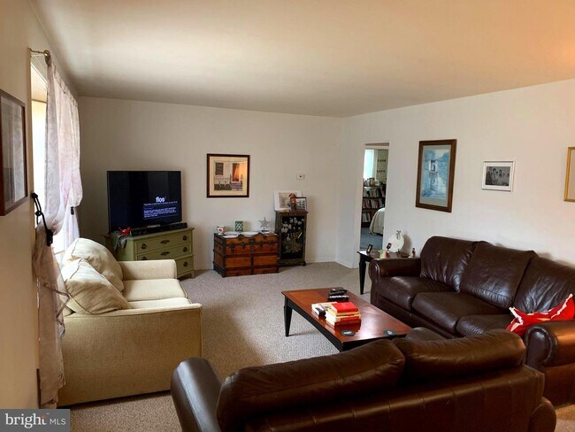 Foto del edificio - 219 Lakeside Dr