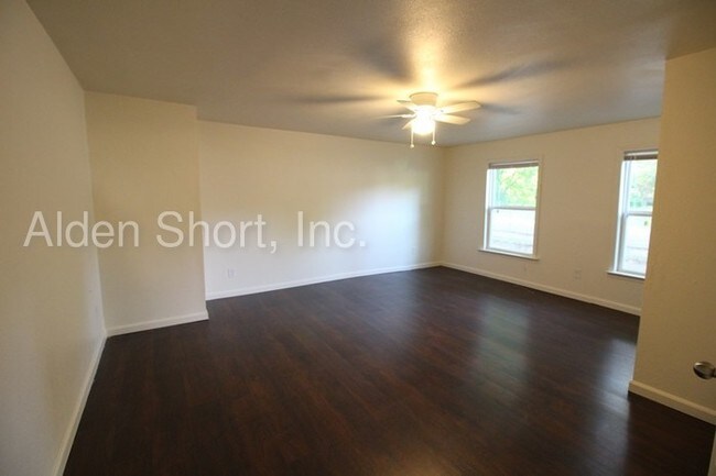 Building Photo - 2/1 in Pleasant Grove