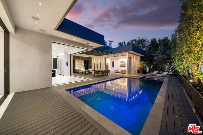 Foto del edificio - 4458 Mammoth Ave
