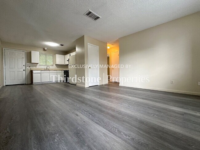 Foto del edificio - 5128 Westchase Ct