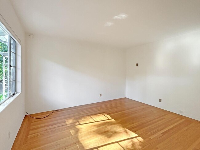 Foto del edificio - 1300 Hoover St