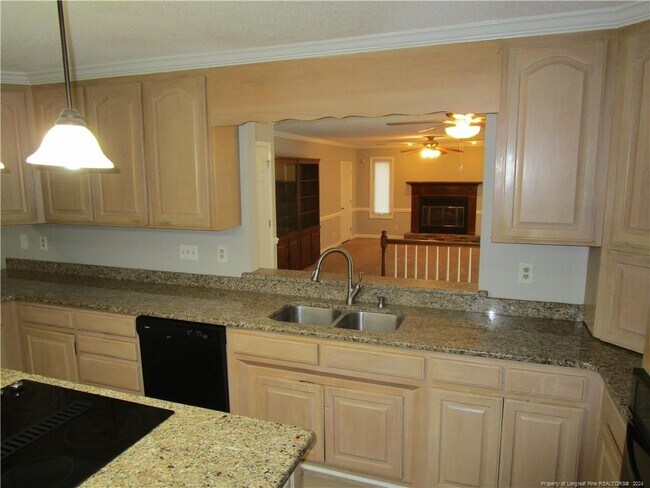 Building Photo - 2526 Dartmouth Dr