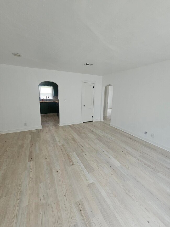Foto del edificio - 917 N Oak St