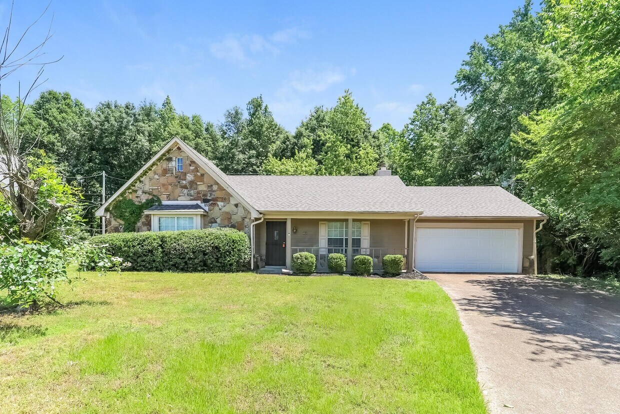 Foto principal - 4820 Greenlawn Cove