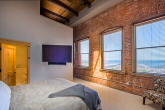 Building Photo - Shorehaus Lofts