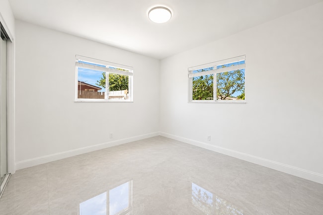 Building Photo - 2100 N Seacrest Blvd