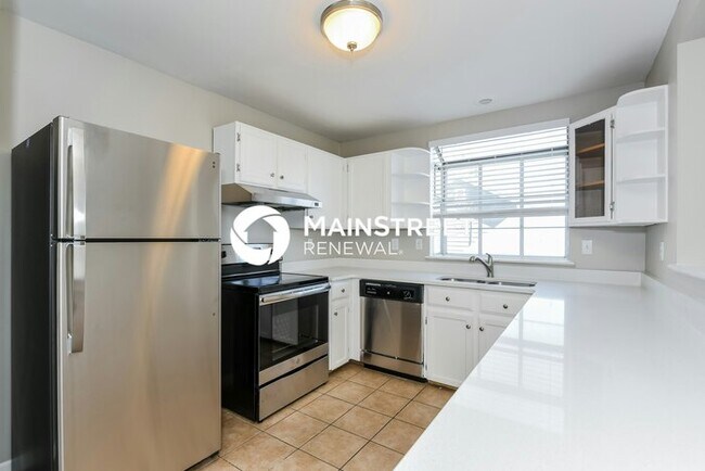 Building Photo - 4 Bedroom Pet-Friendly Home in Aurora, CO with Main Street Renewal