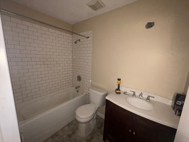 Photo du bâtiment - 30-30 Westmount Rd W