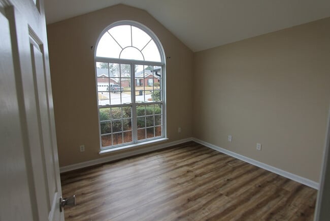Building Photo - 902 Stoneview Ct