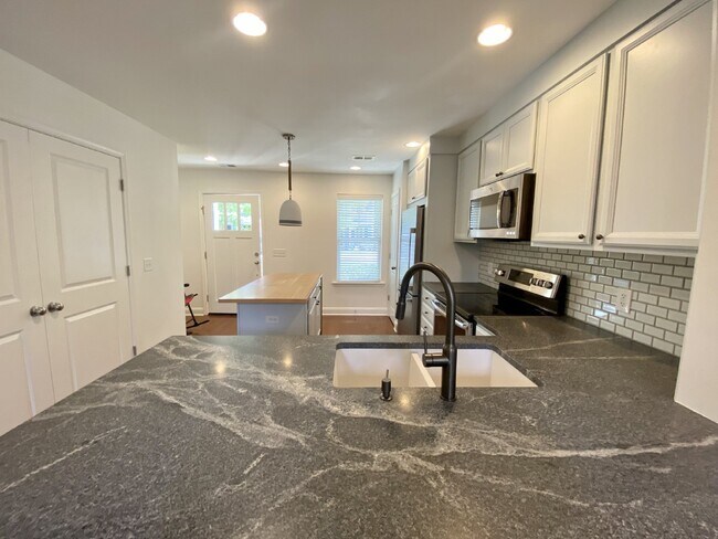 Foto del edificio - Old Town Bluffton Townhome for Rent!