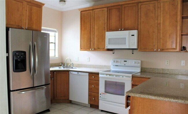 Foto del edificio - 17468 Deer Lake Ave