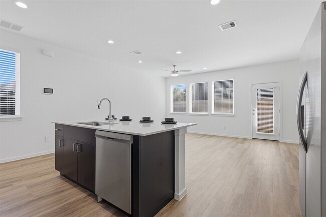 Foto del edificio - 7720 Inwood Grv Ln