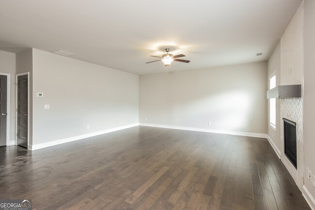 Foto del edificio - 732 Overlook Gln Dr
