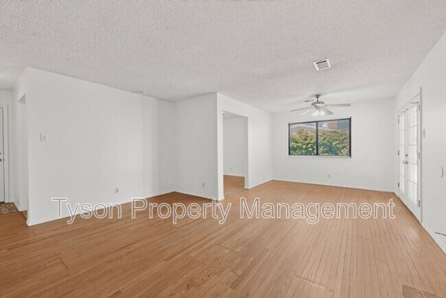 Foto del edificio - 9509 Dona Marguerita Ave NE