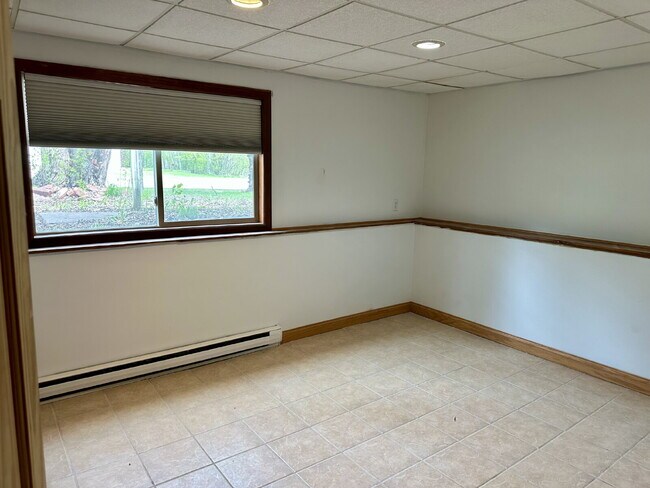 Building Photo - You've found it. This spacious 4-bedroom, ...