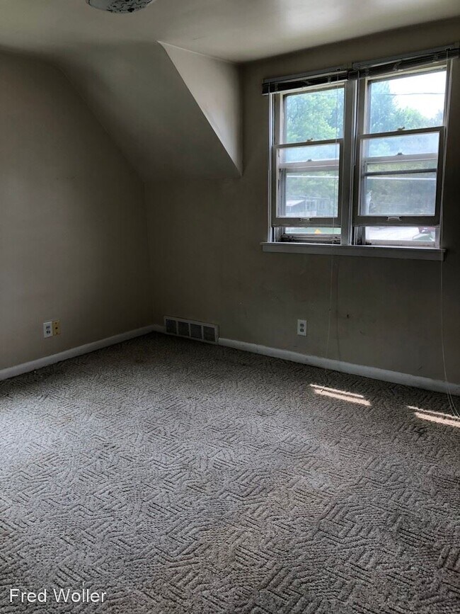 Building Photo - 1328 3rd St