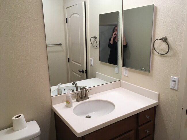 Foto del edificio - 2121 Oak Park Ln