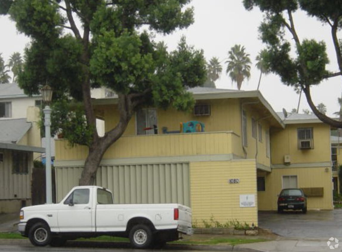 Building Photo - 1080 N Lake Ave