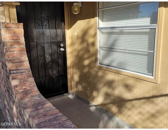 Foto del edificio - 910 Destello Rd