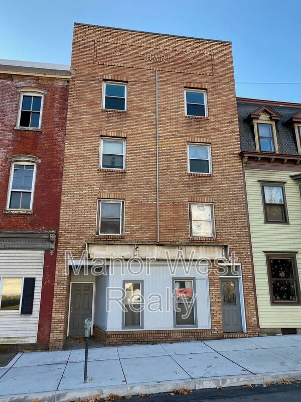 Building Photo - 718 Centre St