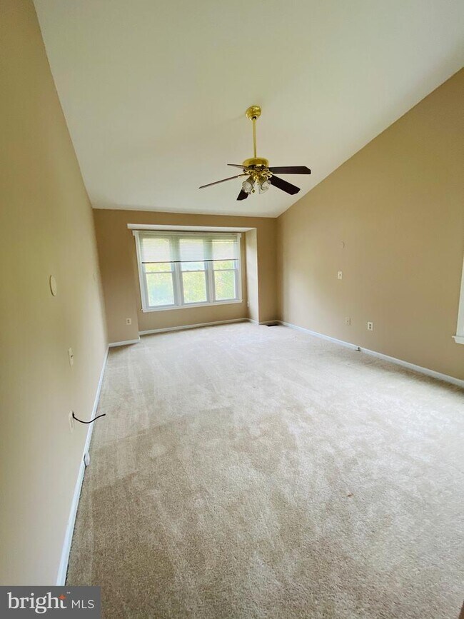 Building Photo - 2909 Memory Ln
