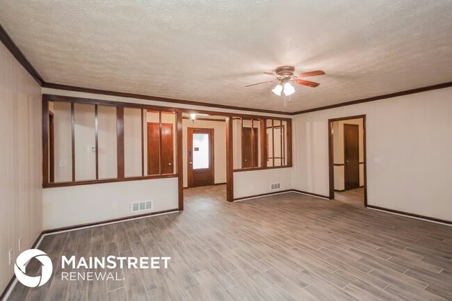 Foto del edificio - 2245 Pinewood Dr