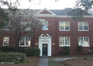 Building Photo - 2940 Oleander Dr