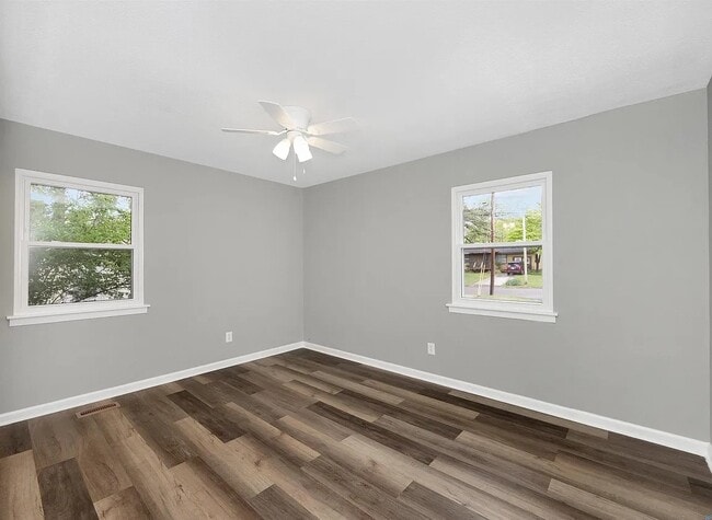Building Photo - 3410 Freda Ln NW