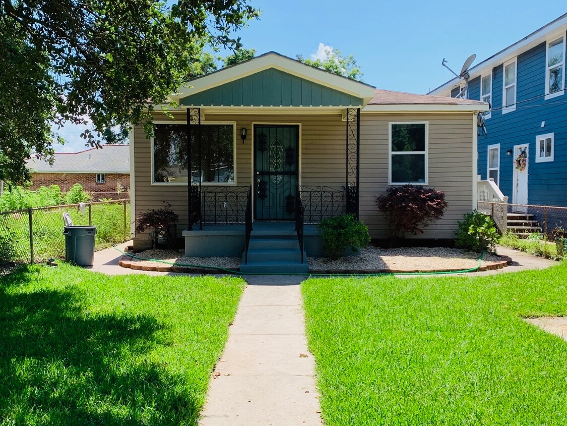 4208 Duplessis St, New Orleans, LA 70122 House Rental in New Orleans