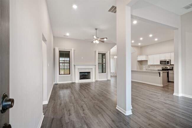Building Photo - 50 Whispering Creek Dr