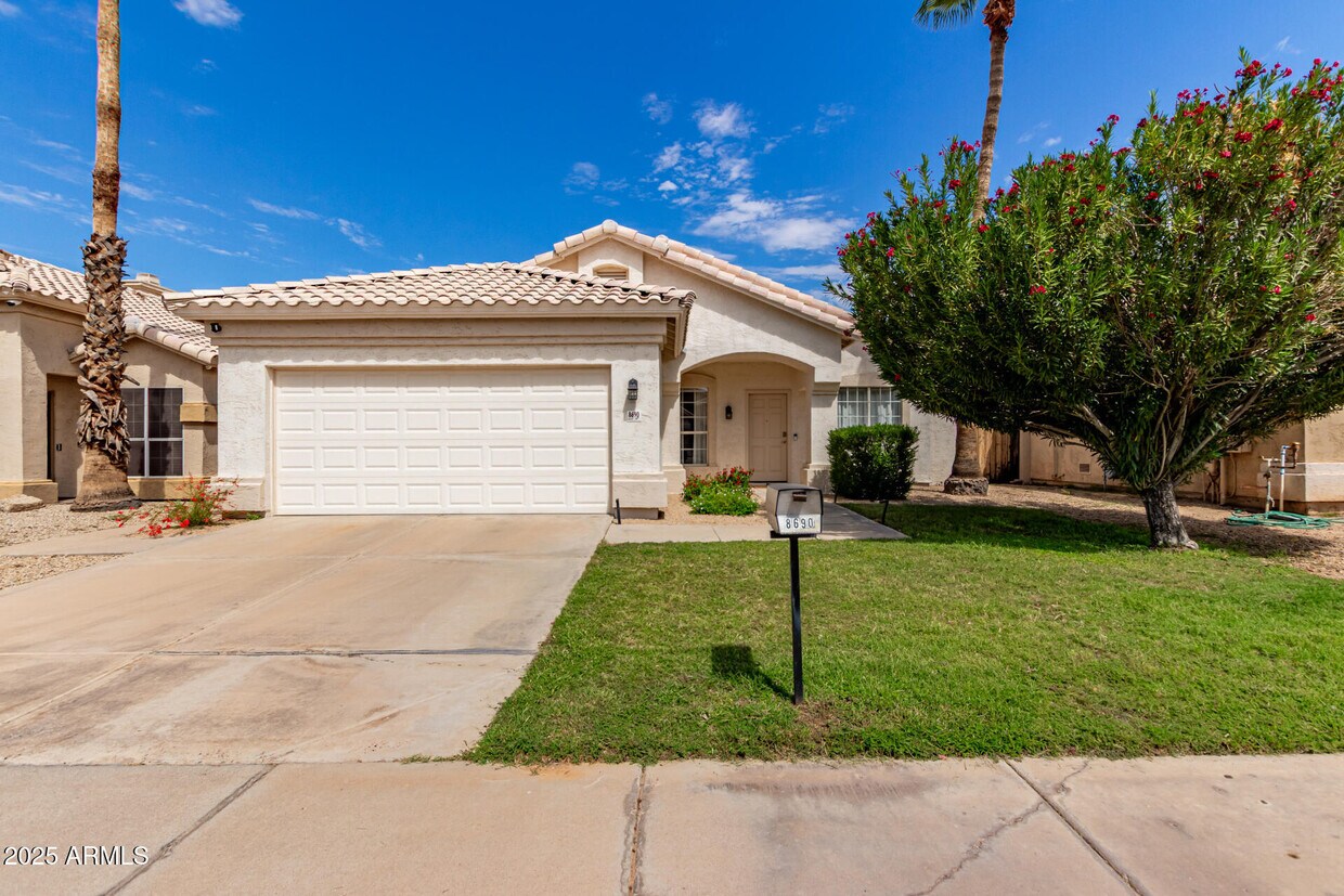 Foto principal - 8690 E Mescal St