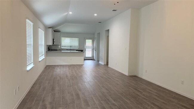 Foto del edificio - 128 Riverhill Dr