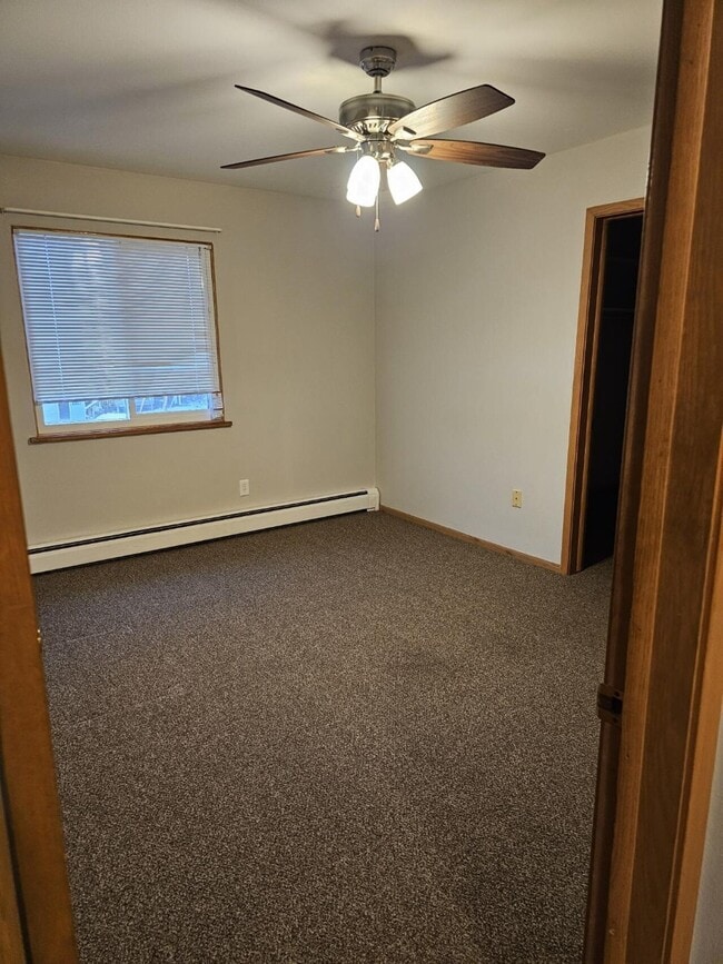 Building Photo - Carriage Hill Apartments