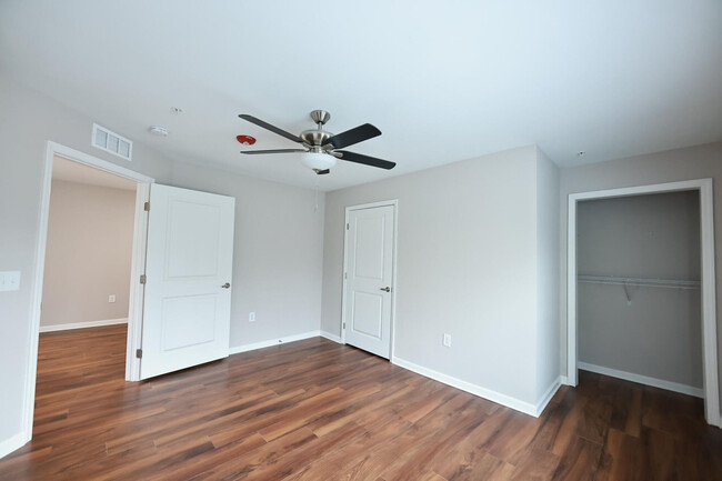 Foto del edificio - Waterside Oaks Apartments