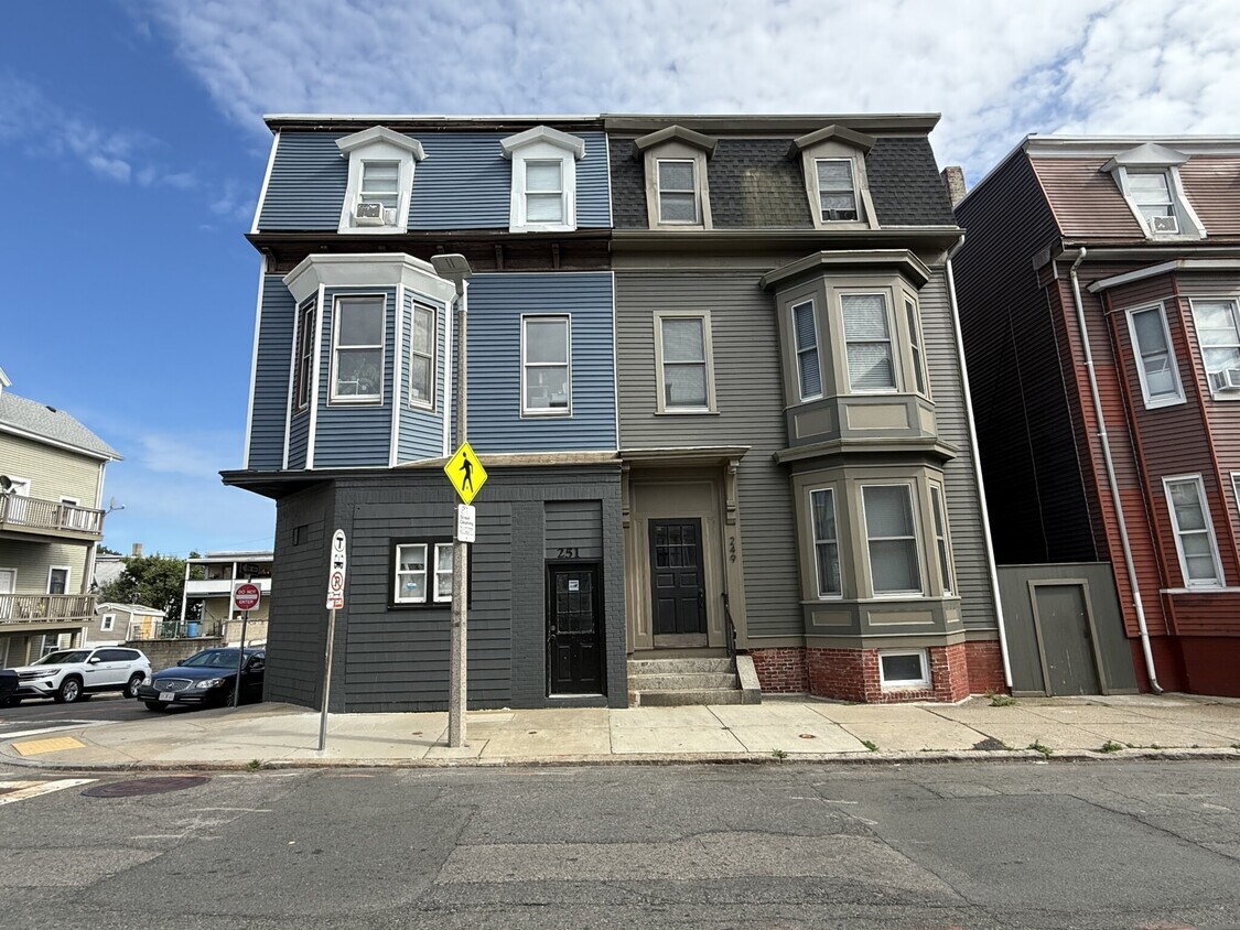 Foto principal - 247 Lexington St