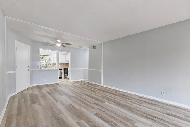 Building Photo - 10821 N Military Trl