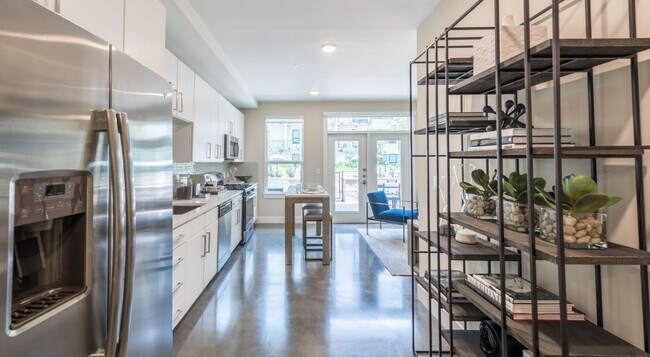 Foto del edificio - Now Leasing: Lower Rates & 1 Month Free Rent!