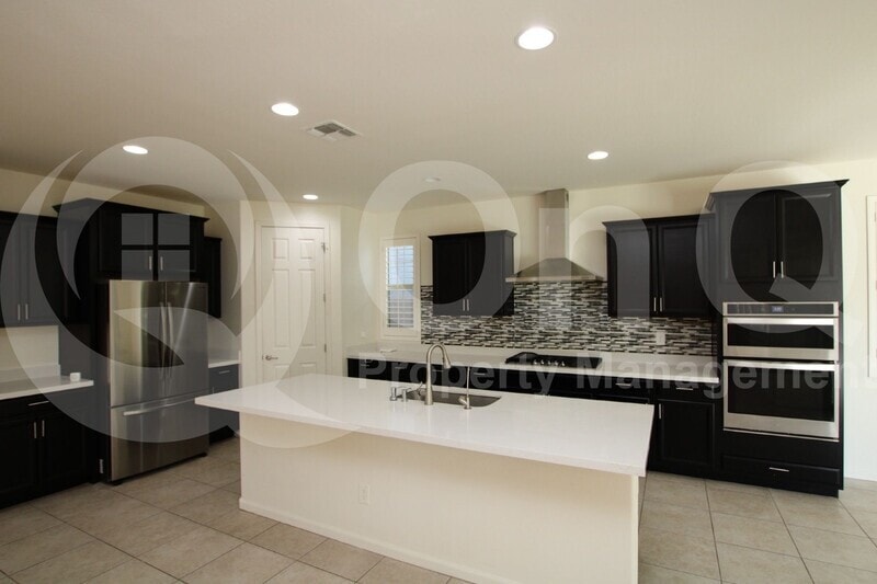 Primary Photo - 221 E Wisteria Dr