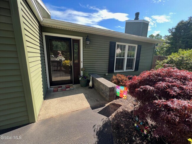 Foto del edificio - 111 Stone Ridge Ct