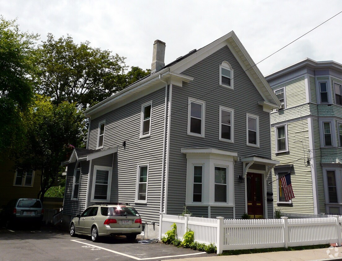 Building Photo - 67 Boylston St