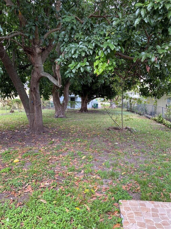 Foto del edificio - 847 NW 102nd St