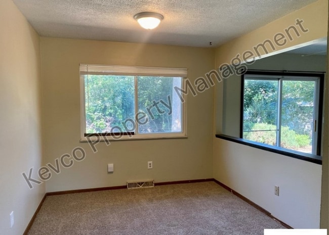 Building Photo - 2805 Redwing Rd