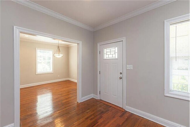 Building Photo - 3424 Northview Dr