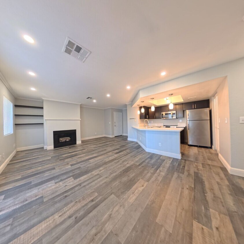 Primary Photo - UPGRADED 2 BED 2 BATH 2ND FLOOR CONDO AT P...