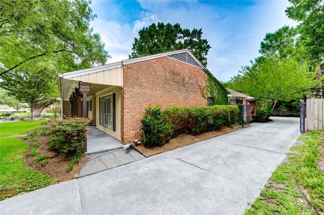 Foto del edificio - 2602 Briarbrook Dr