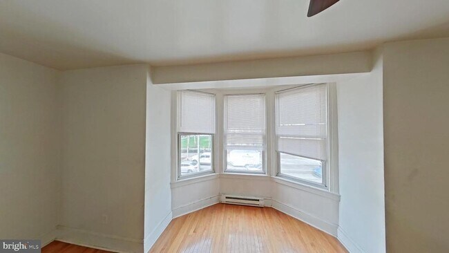 Foto del edificio - 1726 W Girard Ave